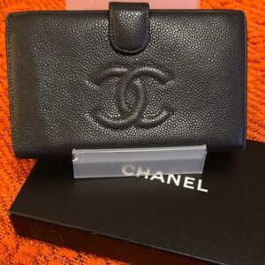 CHANEL Textured Black Leather Kiss lock wallet,
